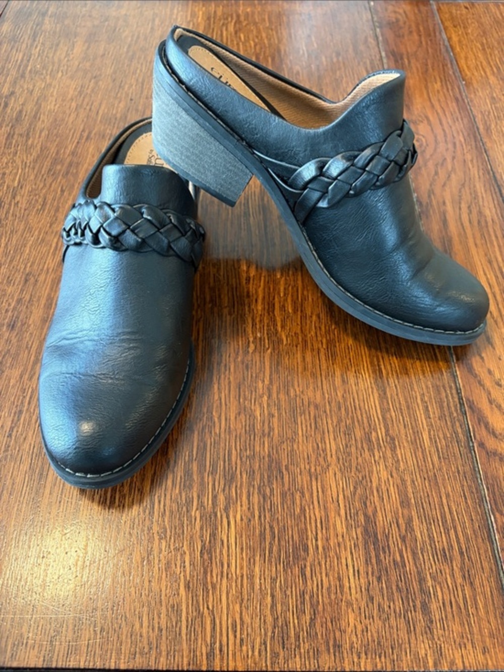 Sofft Euro soft Ailey Black Faux Leather Braided Mule Heels 7